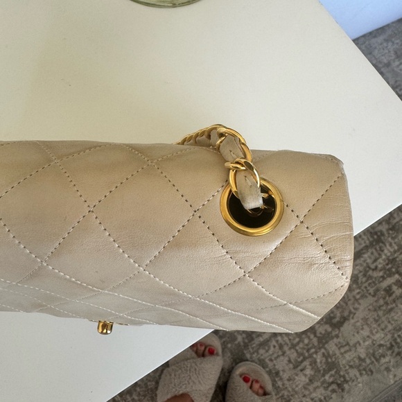 Chanel vintage handbag with chain strap. - Picture 7 of 14